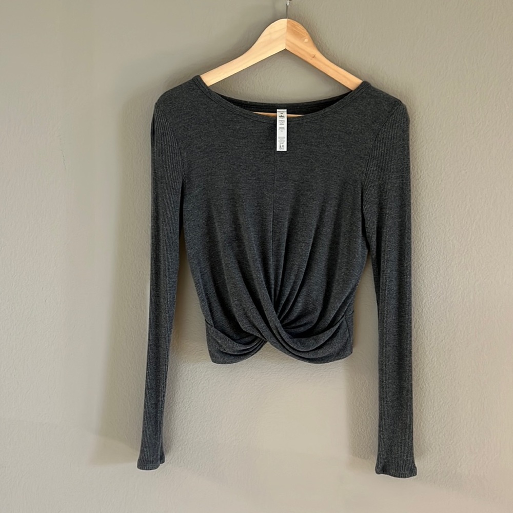 Alo Cover Long Sleeve Top — Gray
